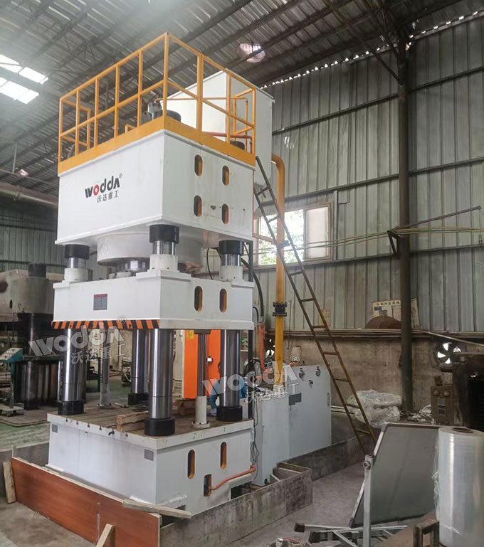 1600吨粉末成型液压机安装完成 1600吨粉末成型液压机安装完成