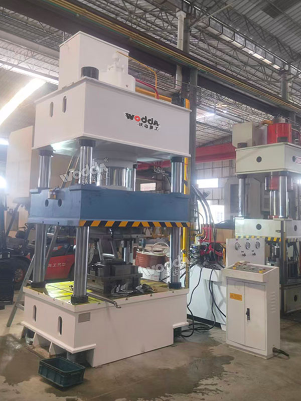 400吨四柱液压机 400吨四柱液压机