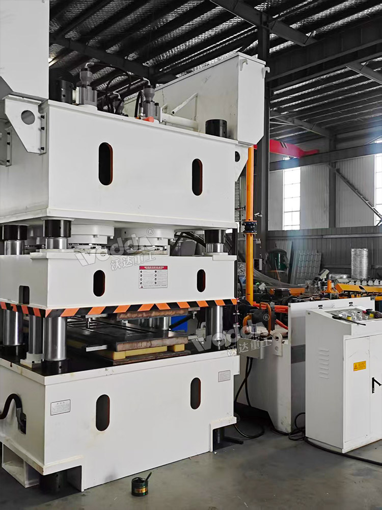 2400吨钢木门压花机 2400吨钢木门压花机